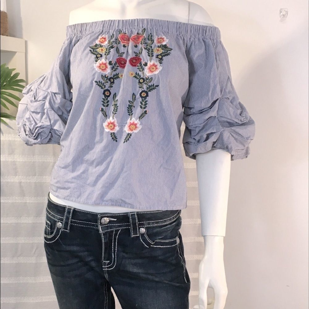 Blue Rain Boutique Puff Sleeve top Size M